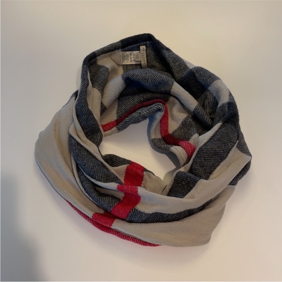 Sale!πβ₯οΈRare Burberry Wool Infinity Scarf - Picture 12 of 16